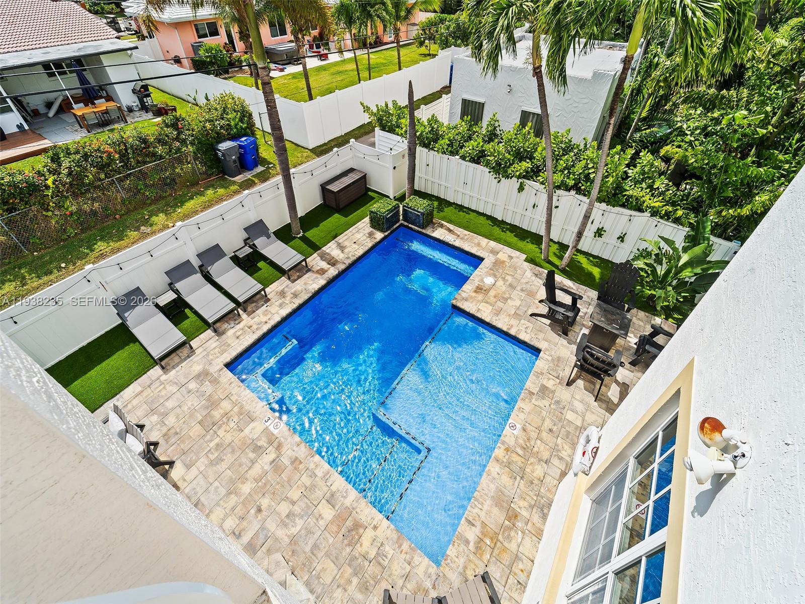 HOLLYWOOD LAKES SECTION - Residential