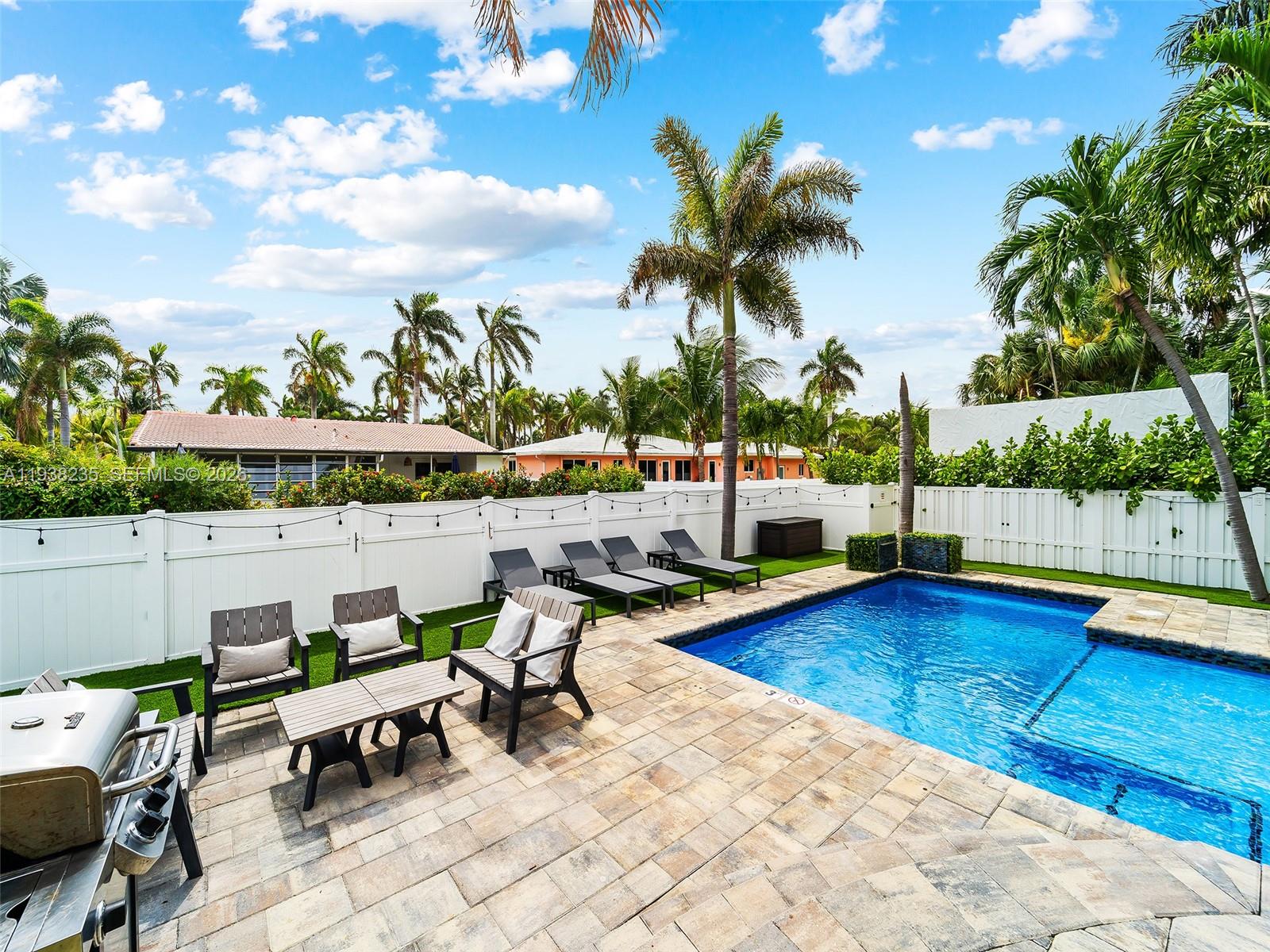 HOLLYWOOD LAKES SECTION - Residential