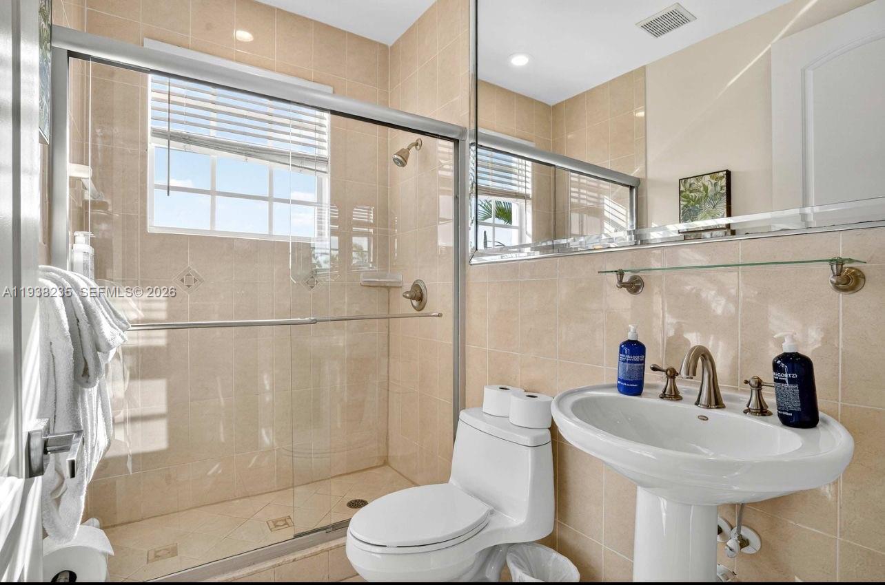 HOLLYWOOD LAKES SECTION - Residential