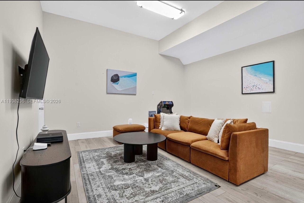 HOLLYWOOD LAKES SECTION - Residential