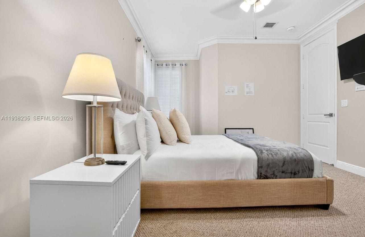 HOLLYWOOD LAKES SECTION - Residential