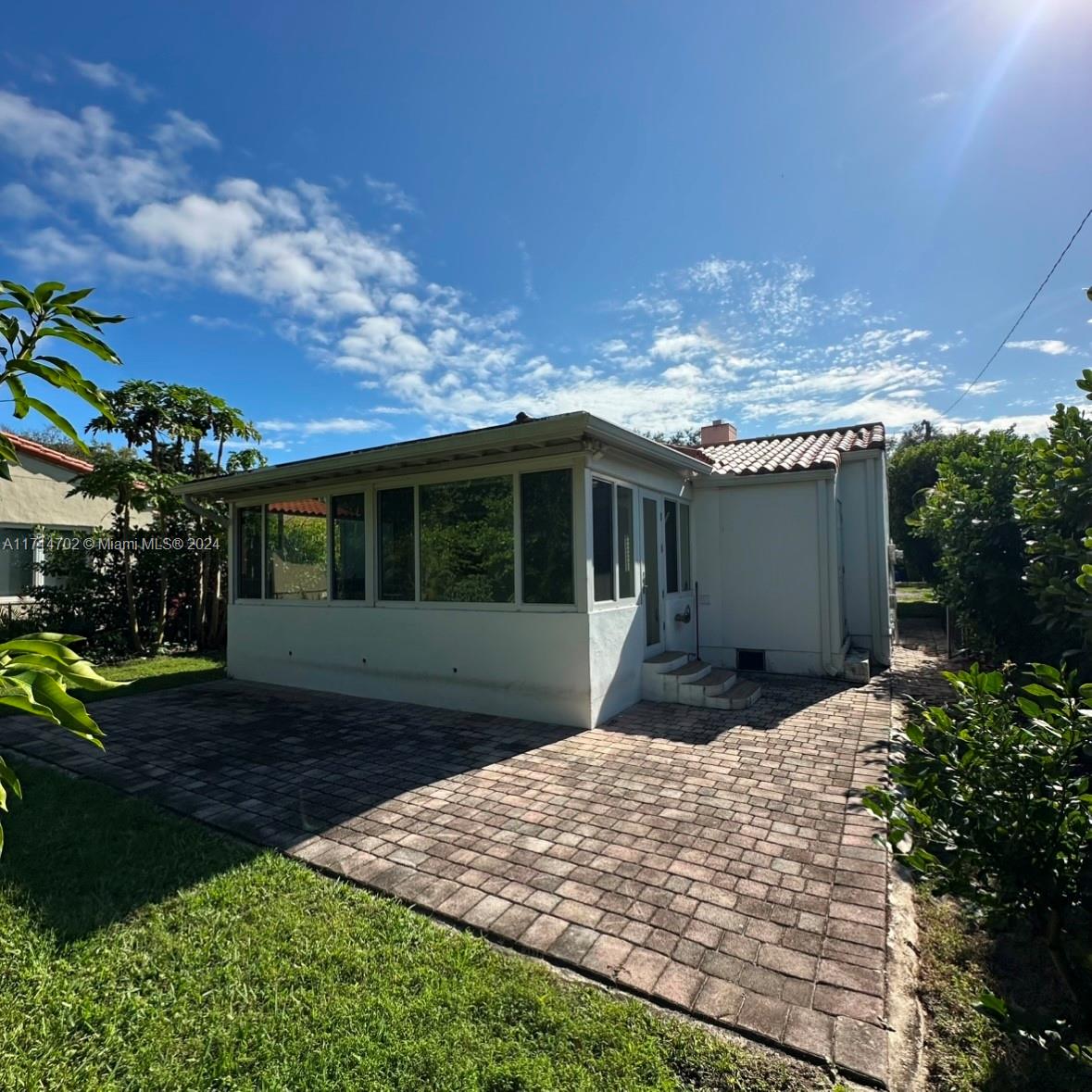 COCONUT GROVE SEC 1 CORAL - Residential Lease