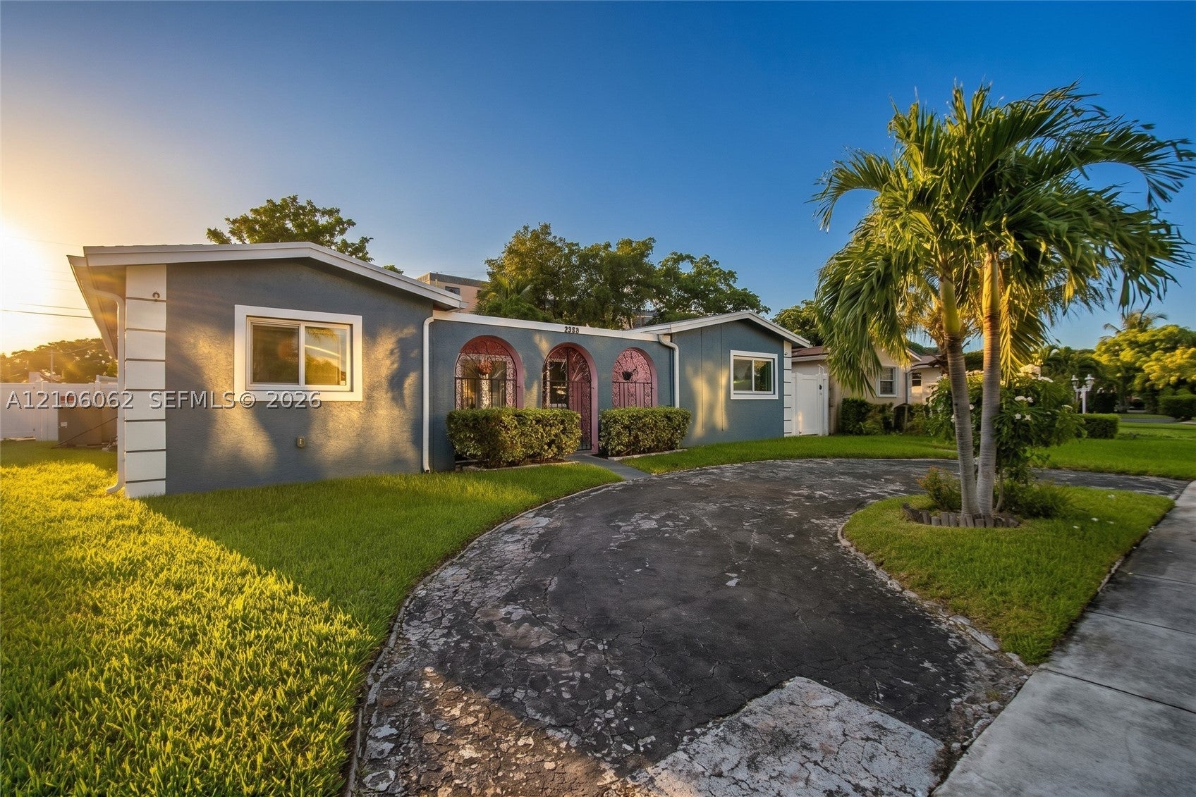 4200 NW 42nd St, Lauderdale Lakes FL 33319