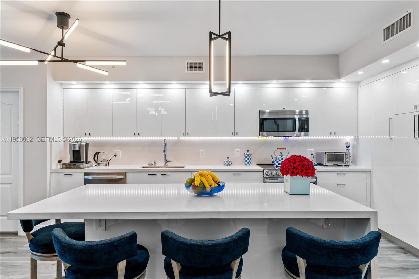 KING DAVID OF SUNNY ISLES - Residential