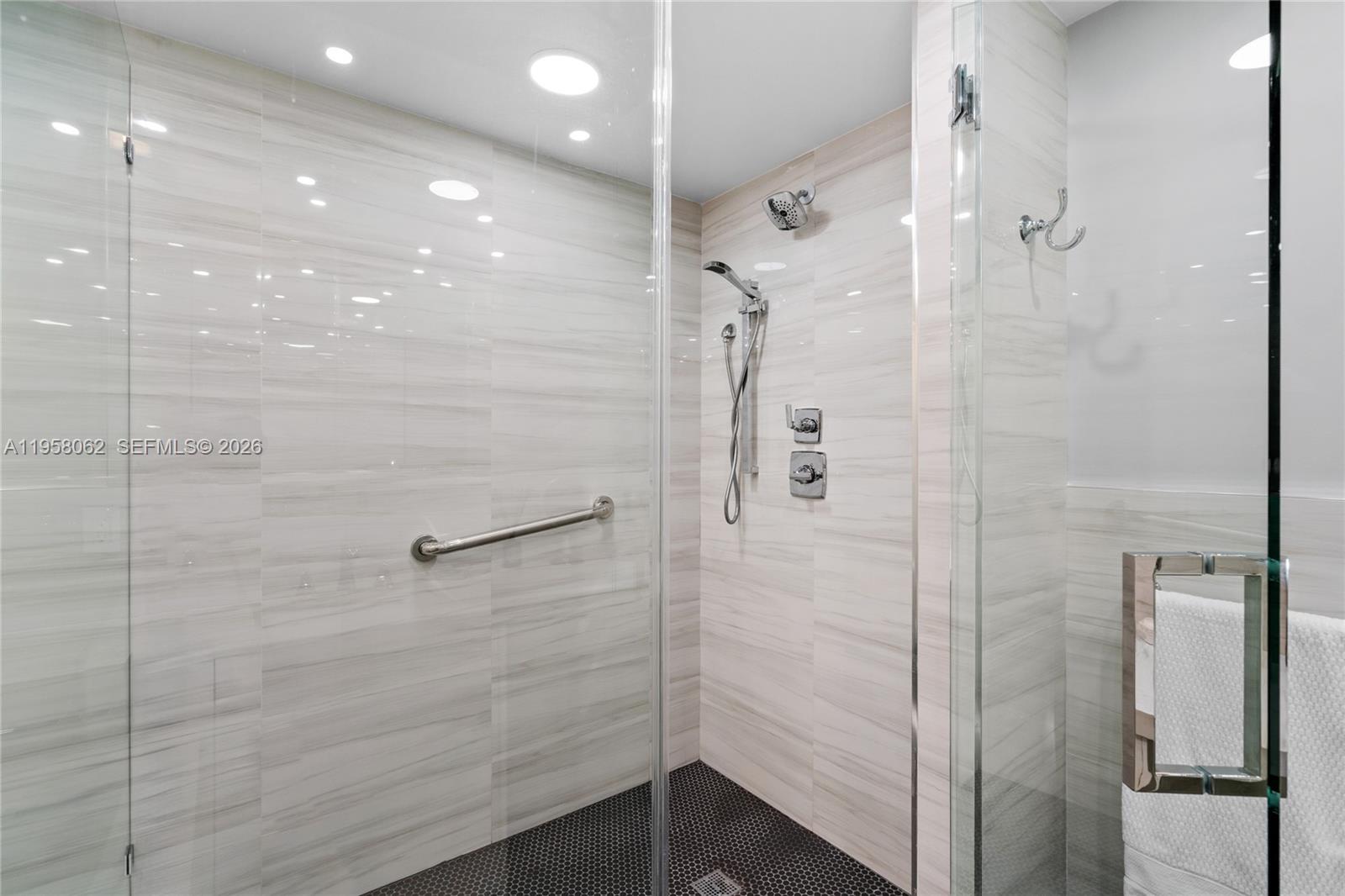 KING DAVID OF SUNNY ISLES - Residential