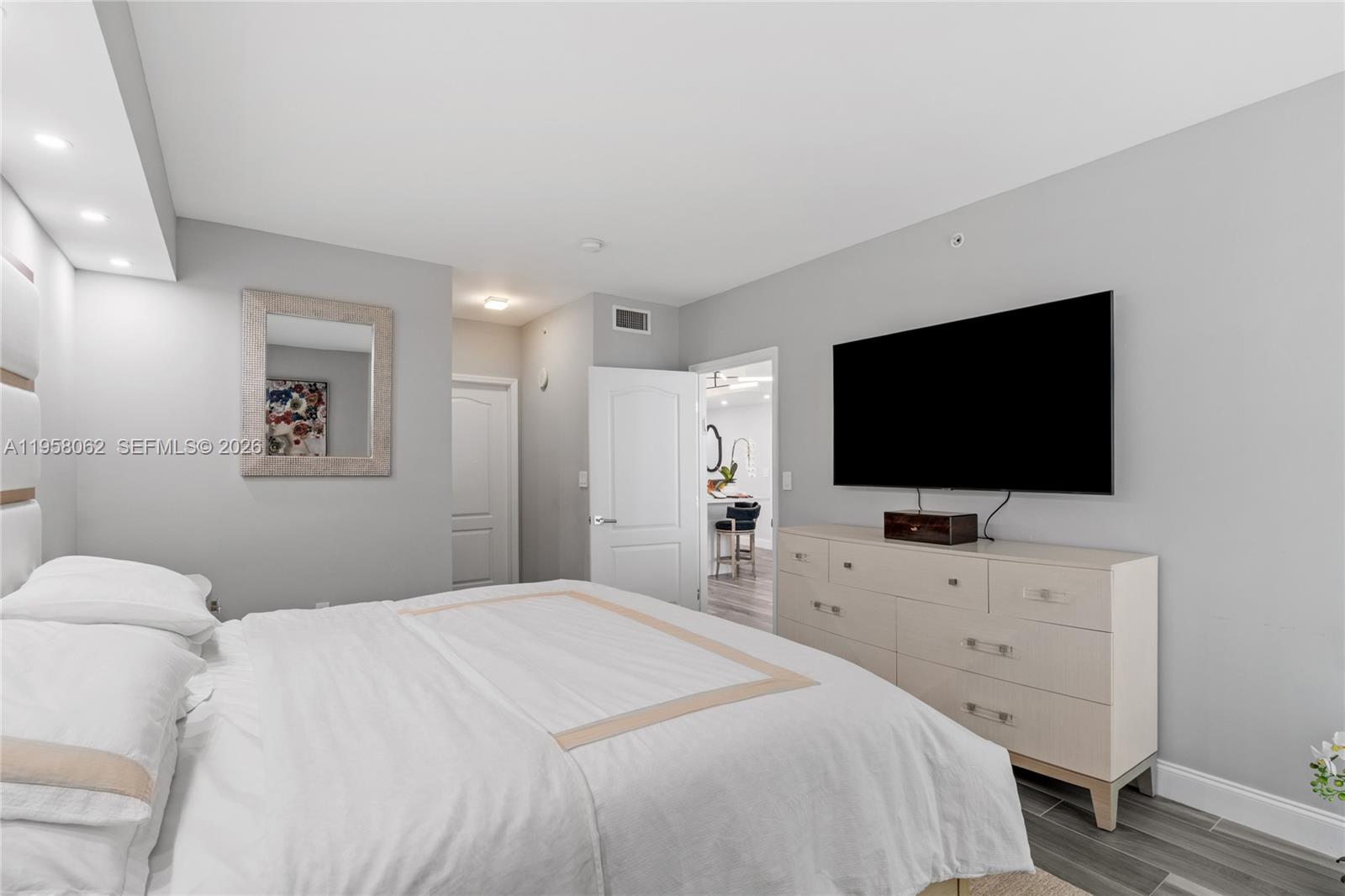 KING DAVID OF SUNNY ISLES - Residential