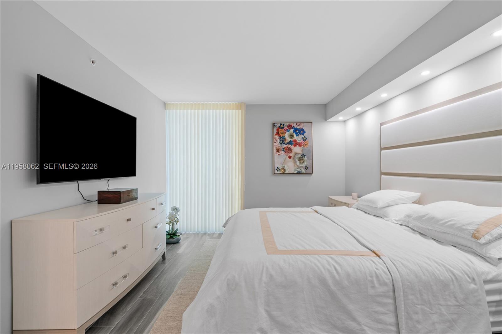 KING DAVID OF SUNNY ISLES - Residential