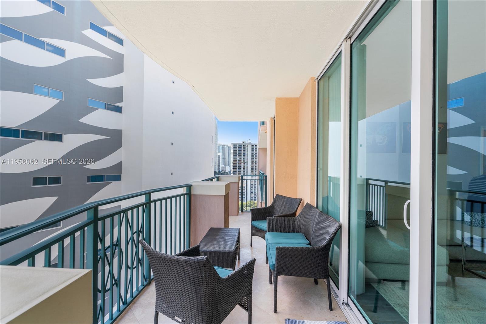 KING DAVID OF SUNNY ISLES - Residential