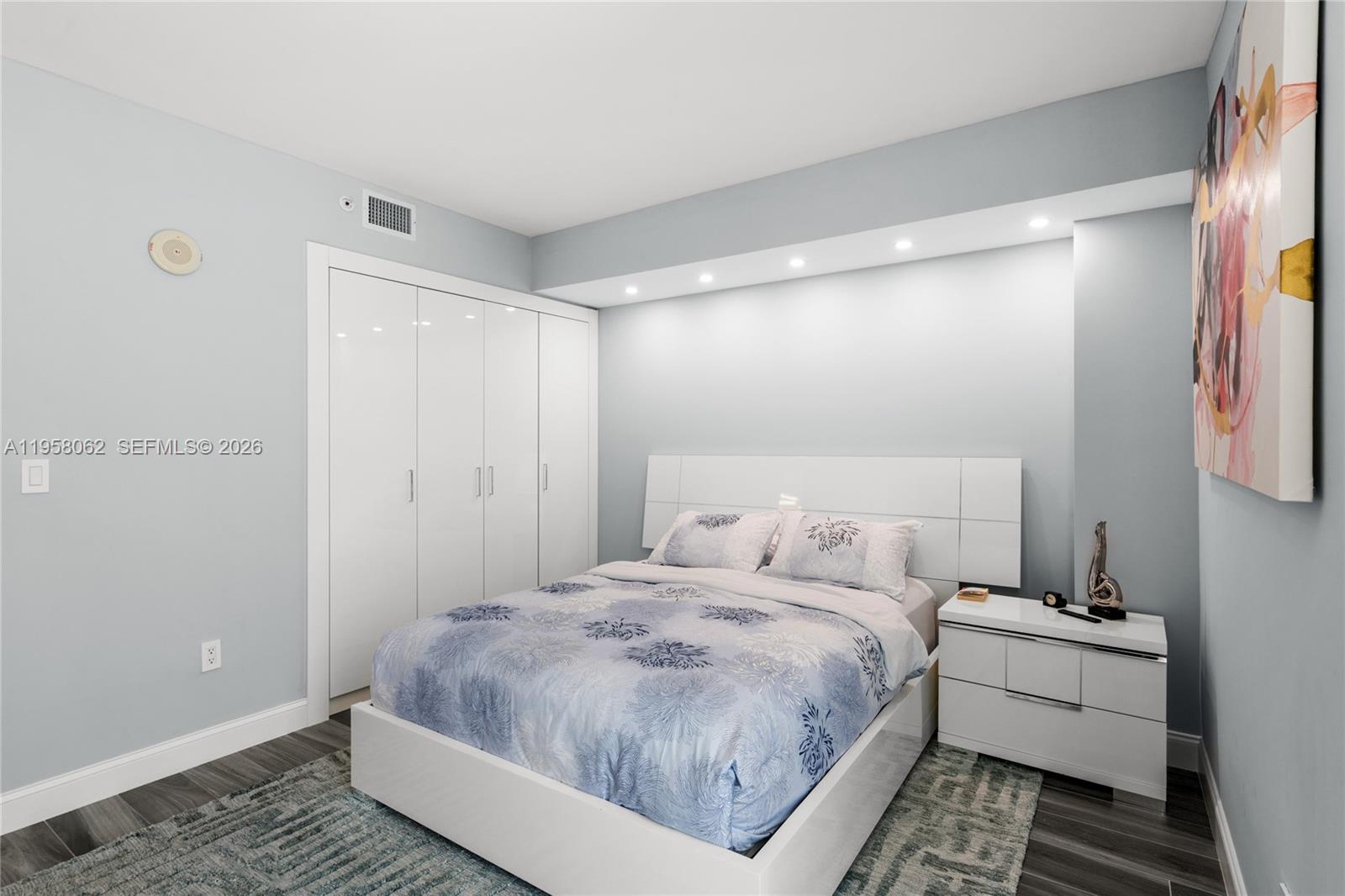 KING DAVID OF SUNNY ISLES - Residential