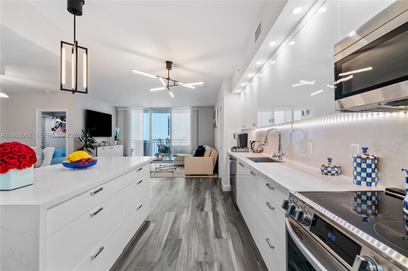KING DAVID OF SUNNY ISLES - Residential