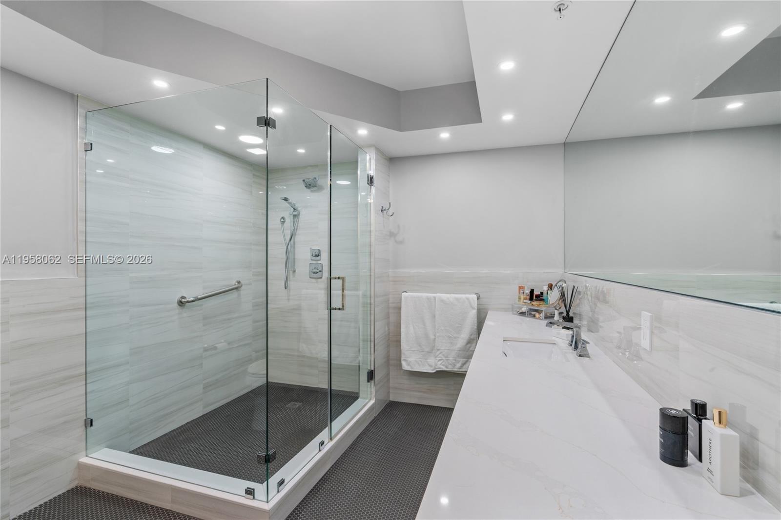 KING DAVID OF SUNNY ISLES - Residential