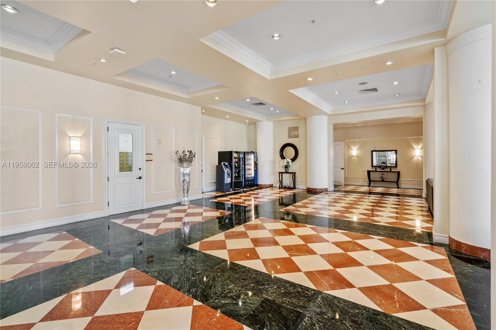 KING DAVID OF SUNNY ISLES - Residential