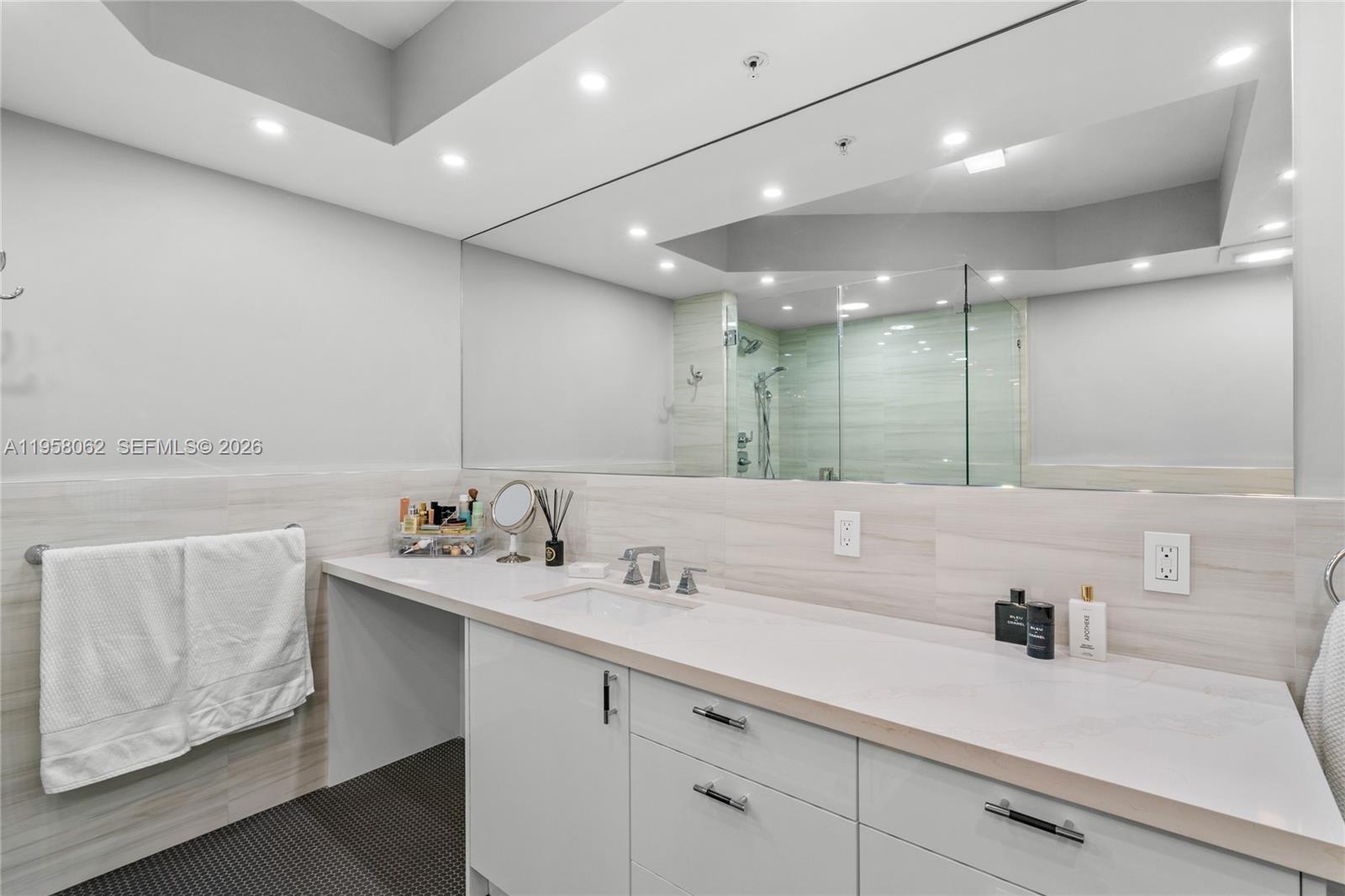 KING DAVID OF SUNNY ISLES - Residential