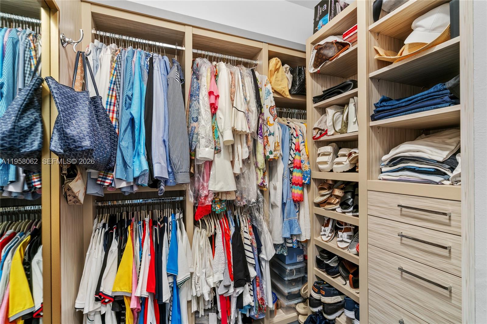 KING DAVID OF SUNNY ISLES - Residential