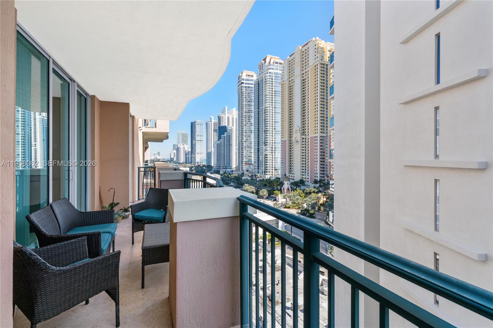 KING DAVID OF SUNNY ISLES - Residential