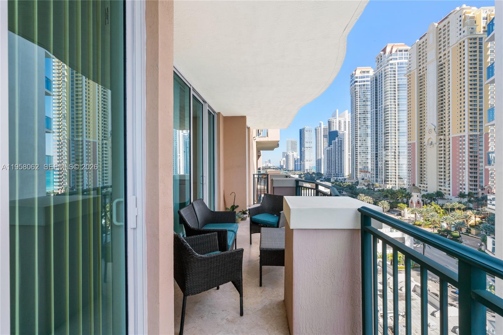 KING DAVID OF SUNNY ISLES - Residential