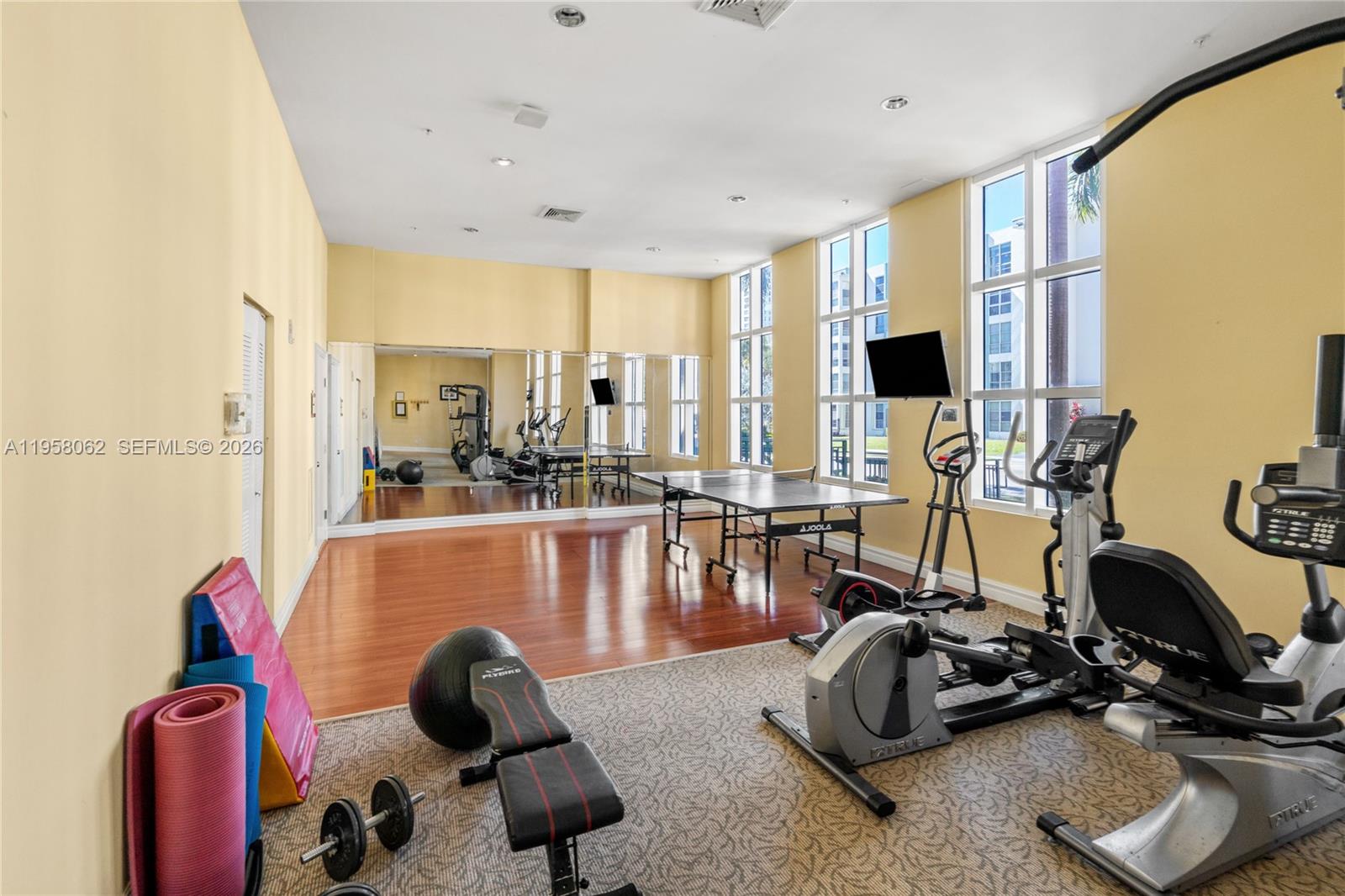 KING DAVID OF SUNNY ISLES - Residential