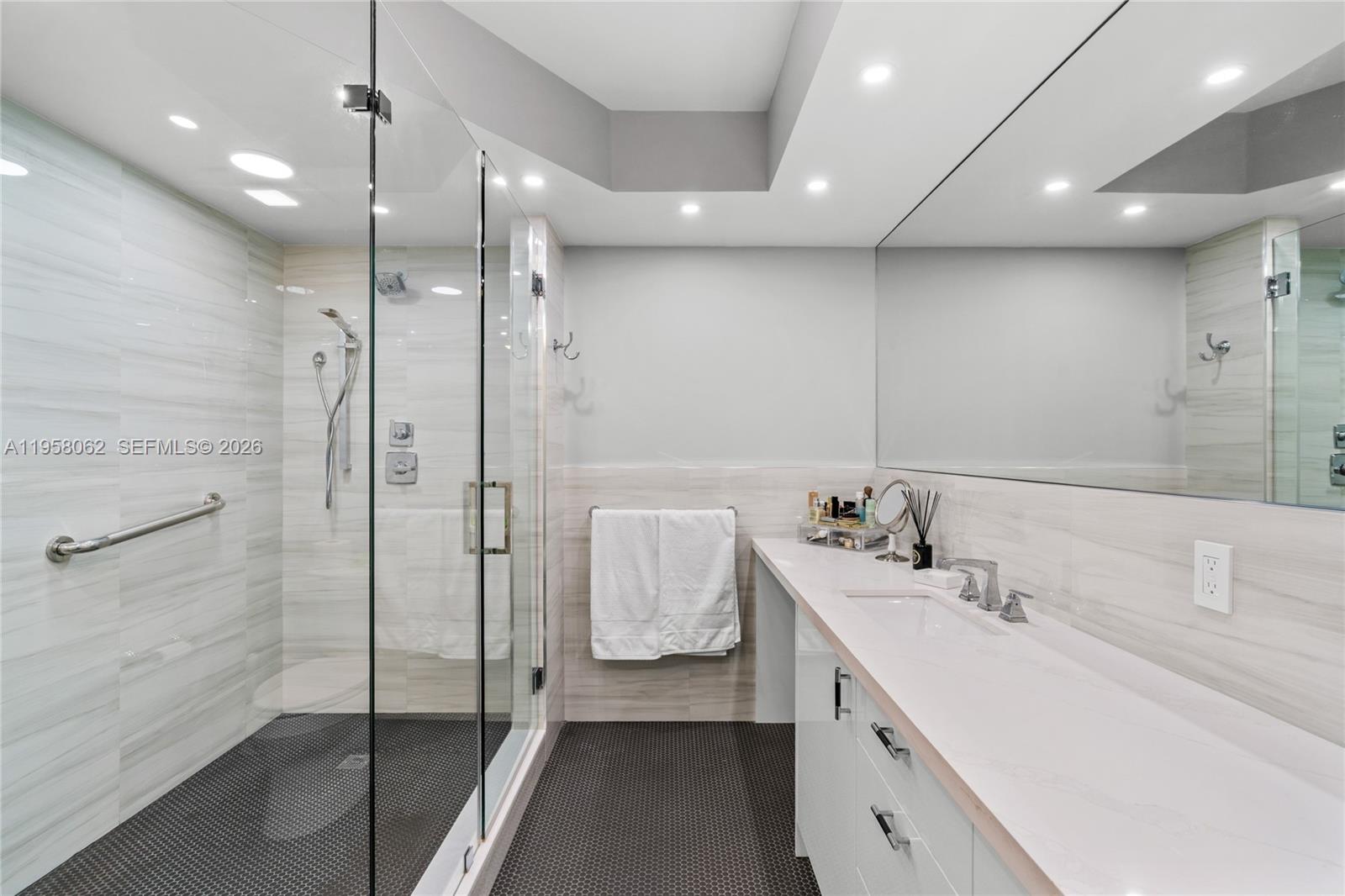 KING DAVID OF SUNNY ISLES - Residential