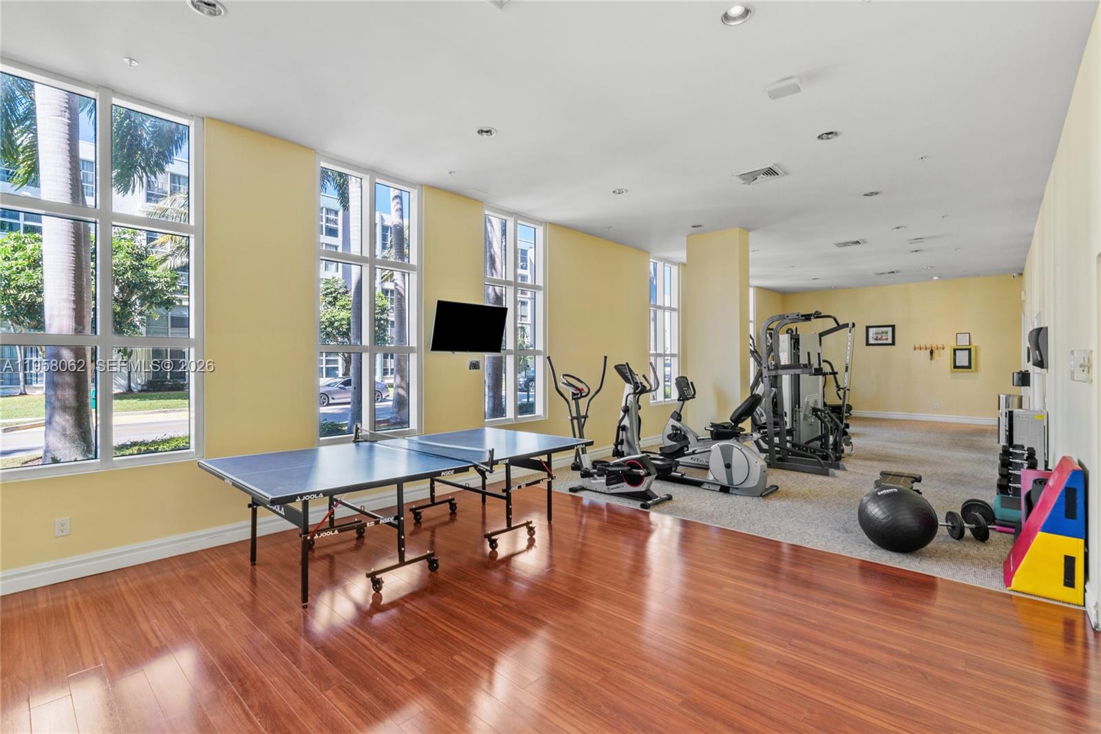 KING DAVID OF SUNNY ISLES - Residential