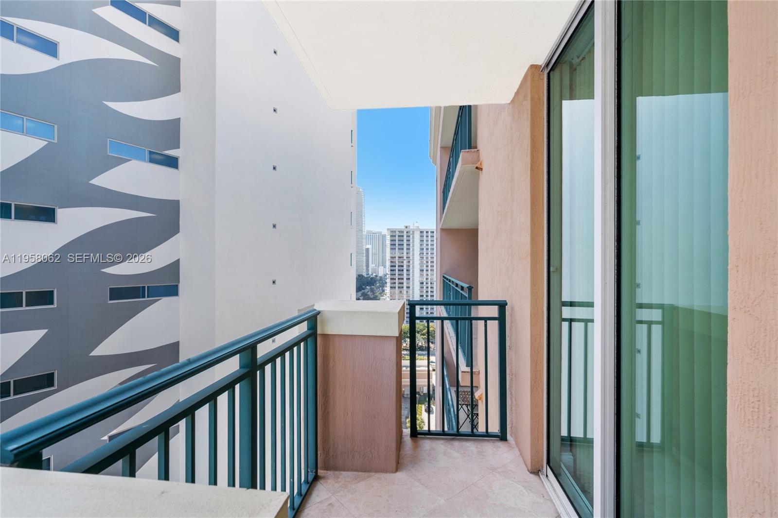 KING DAVID OF SUNNY ISLES - Residential