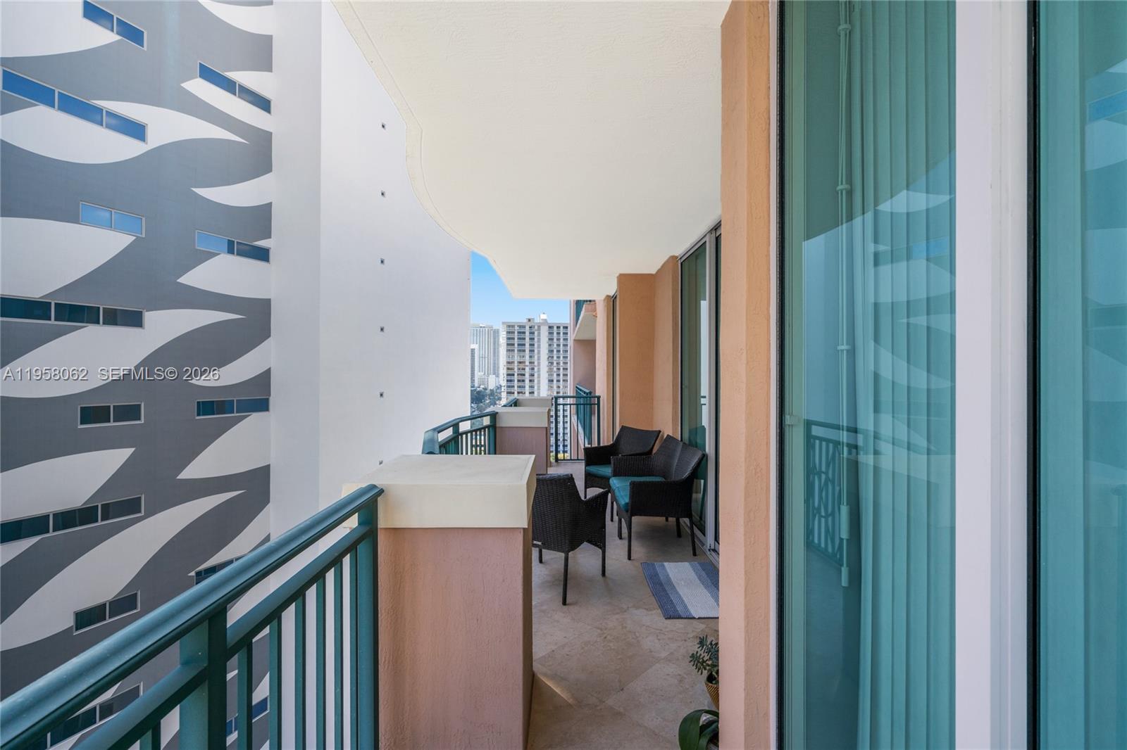 KING DAVID OF SUNNY ISLES - Residential