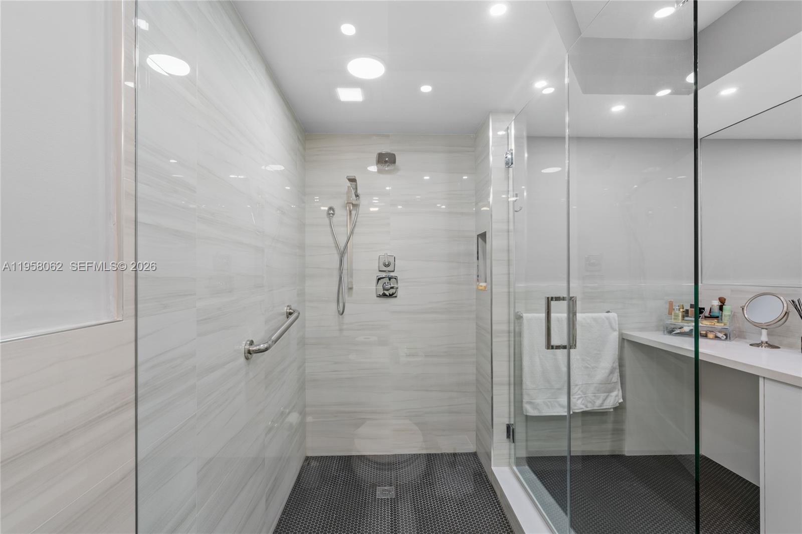 KING DAVID OF SUNNY ISLES - Residential