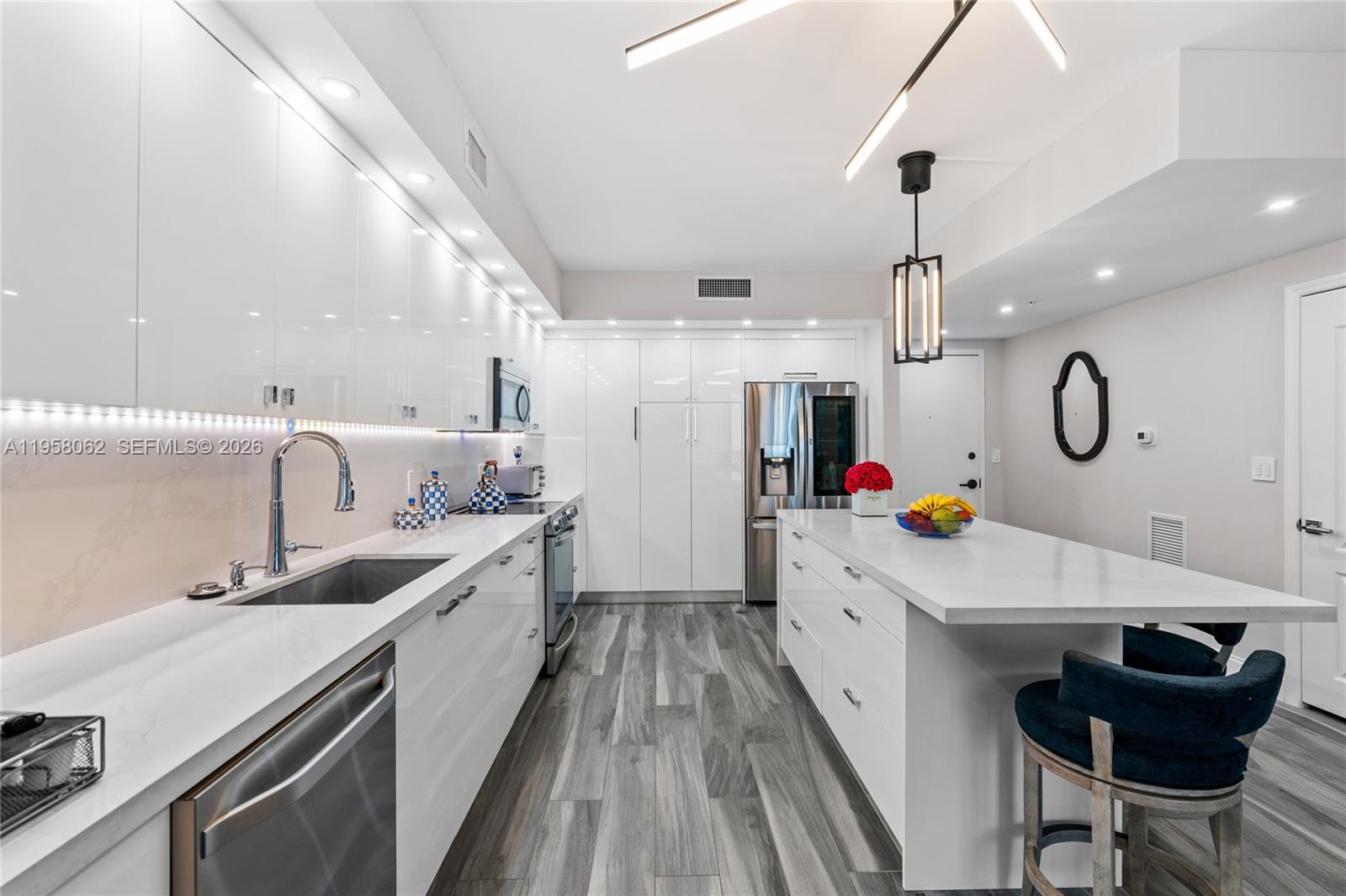 KING DAVID OF SUNNY ISLES - Residential