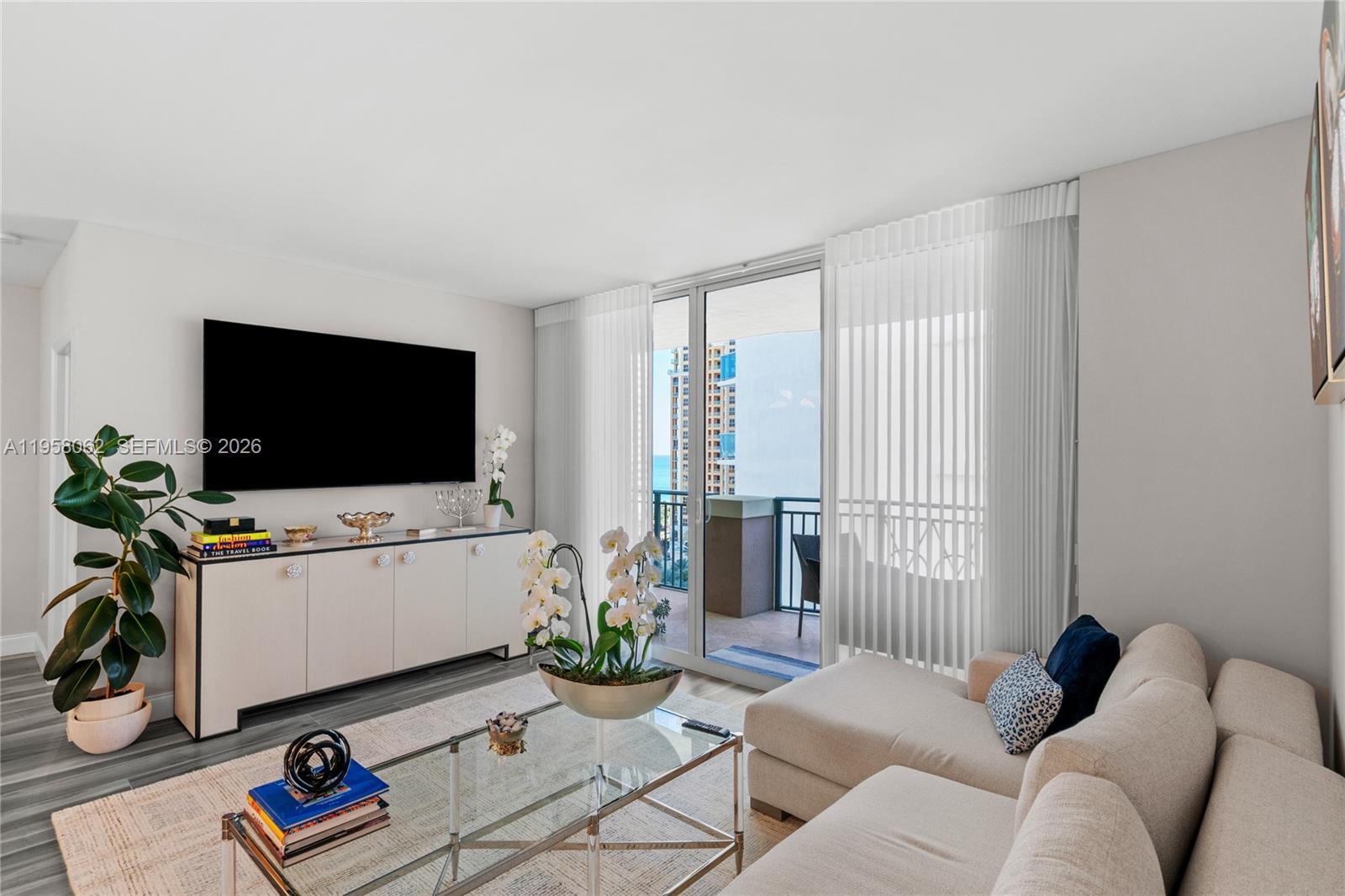 KING DAVID OF SUNNY ISLES - Residential