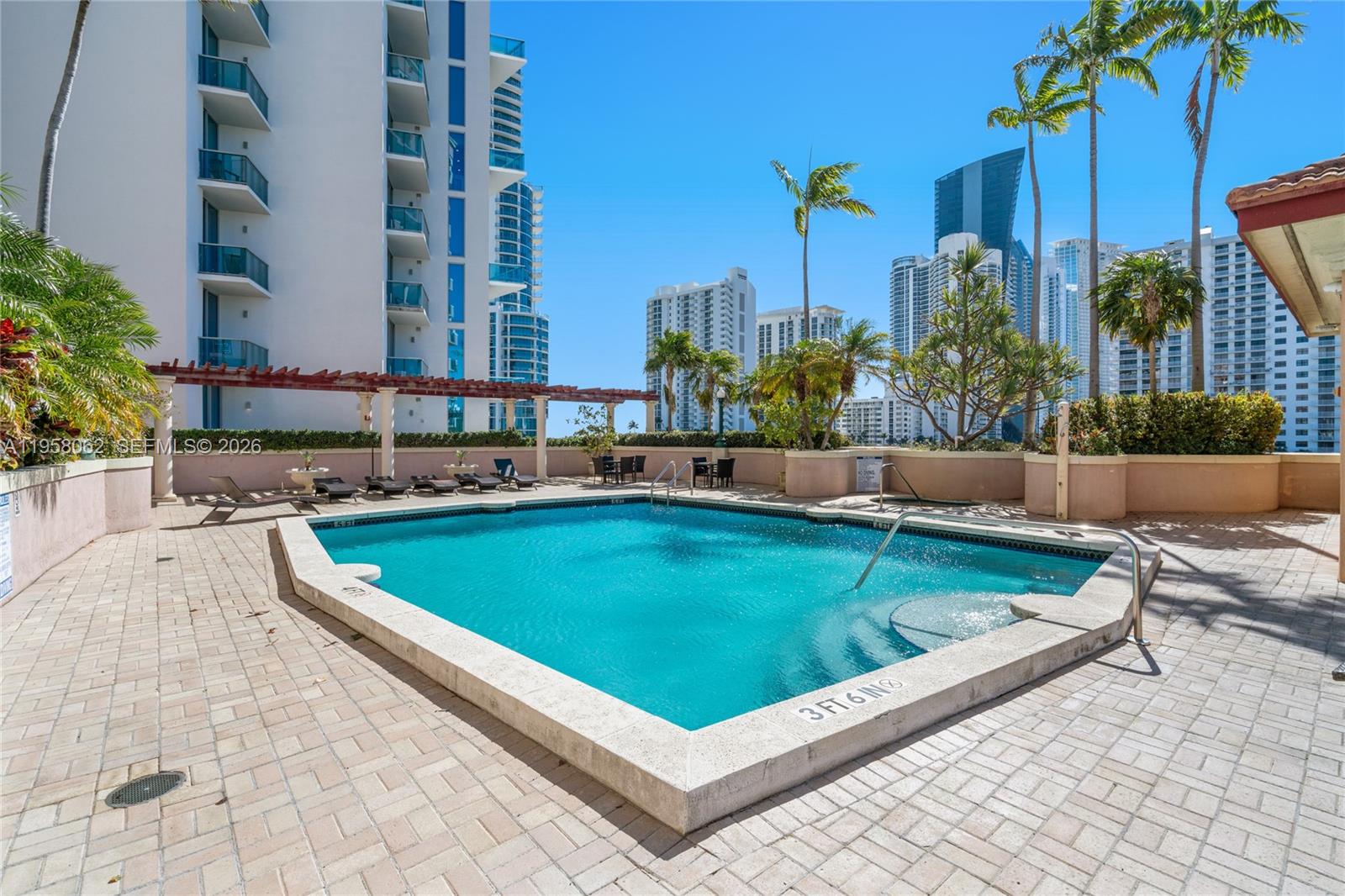 KING DAVID OF SUNNY ISLES - Residential