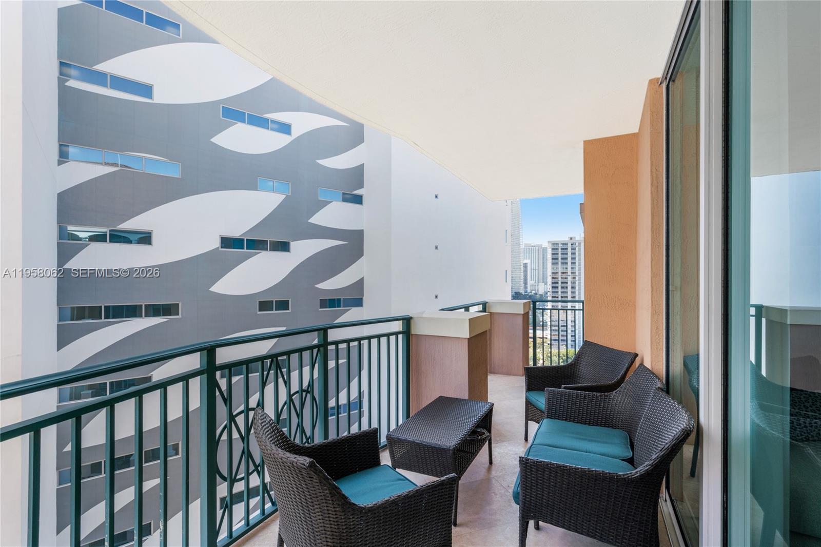 KING DAVID OF SUNNY ISLES - Residential