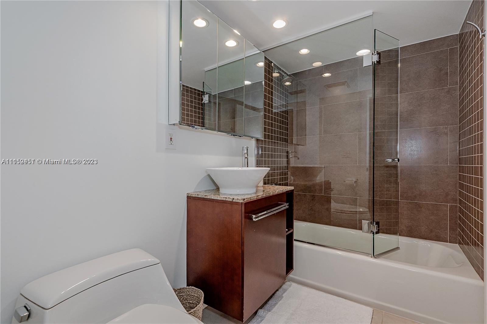 RONEY PALACE CONDO - Residential Lease