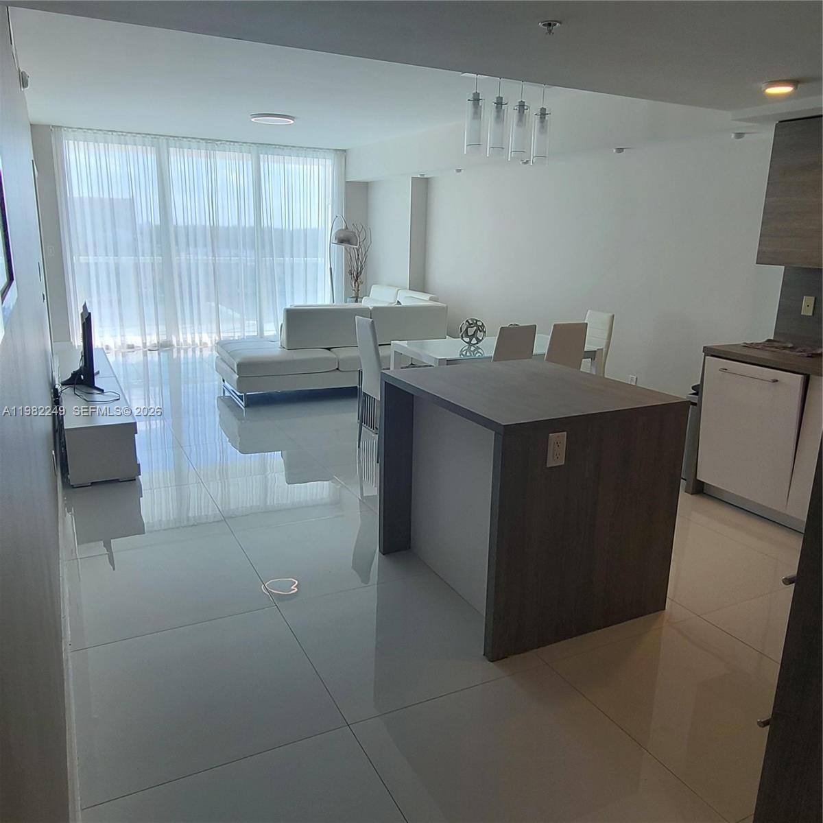 400 SUNNY ISLES CONDO EAS - Residential Lease