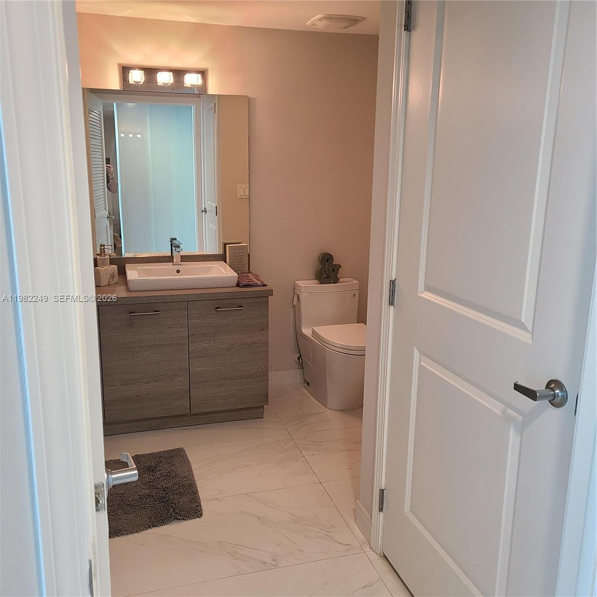 400 SUNNY ISLES CONDO EAS - Residential Lease