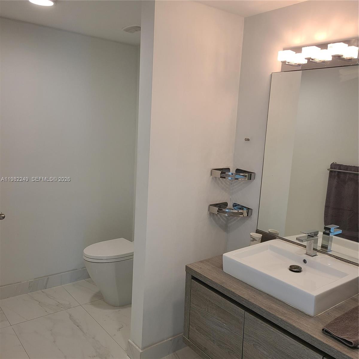 400 SUNNY ISLES CONDO EAS - Residential Lease