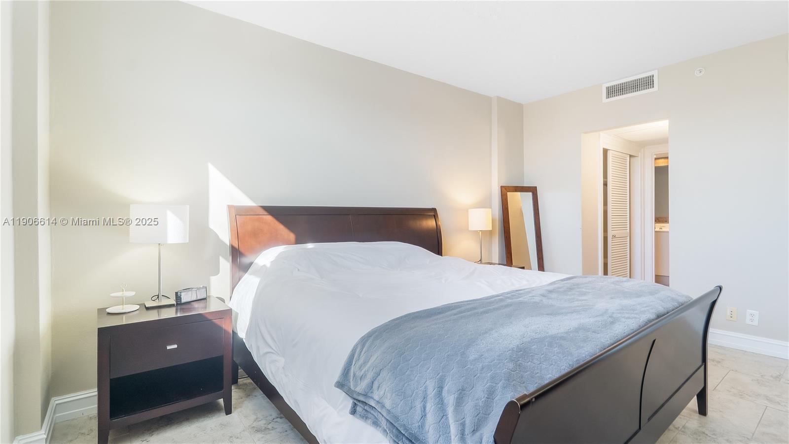 RESIDENCES ON HOLLYWOOD B - Residential