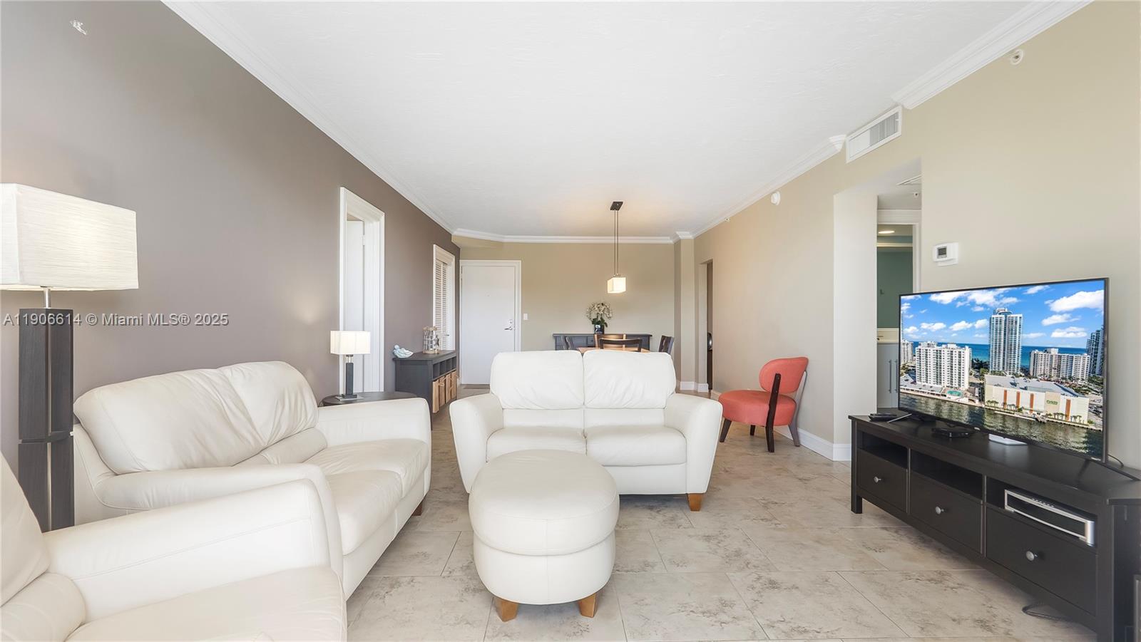 RESIDENCES ON HOLLYWOOD B - Residential