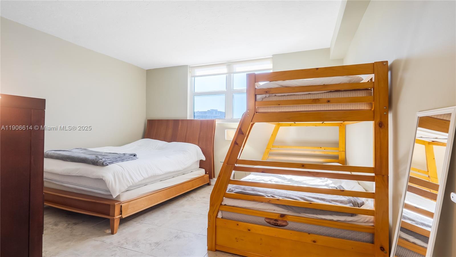 RESIDENCES ON HOLLYWOOD B - Residential