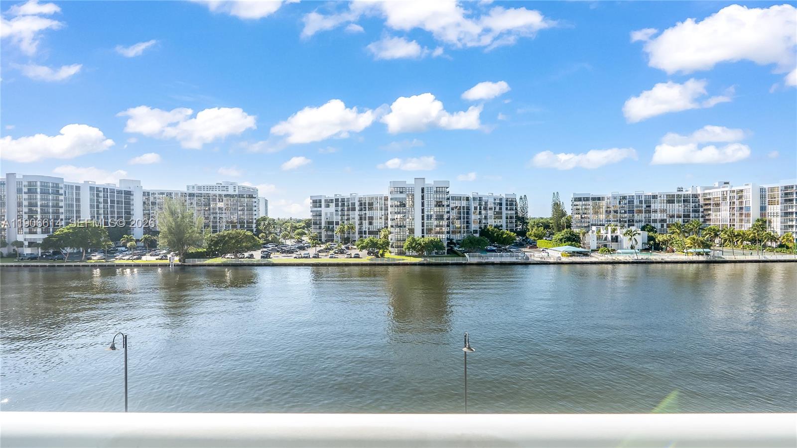 RESIDENCES ON HOLLYWOOD B - Residential