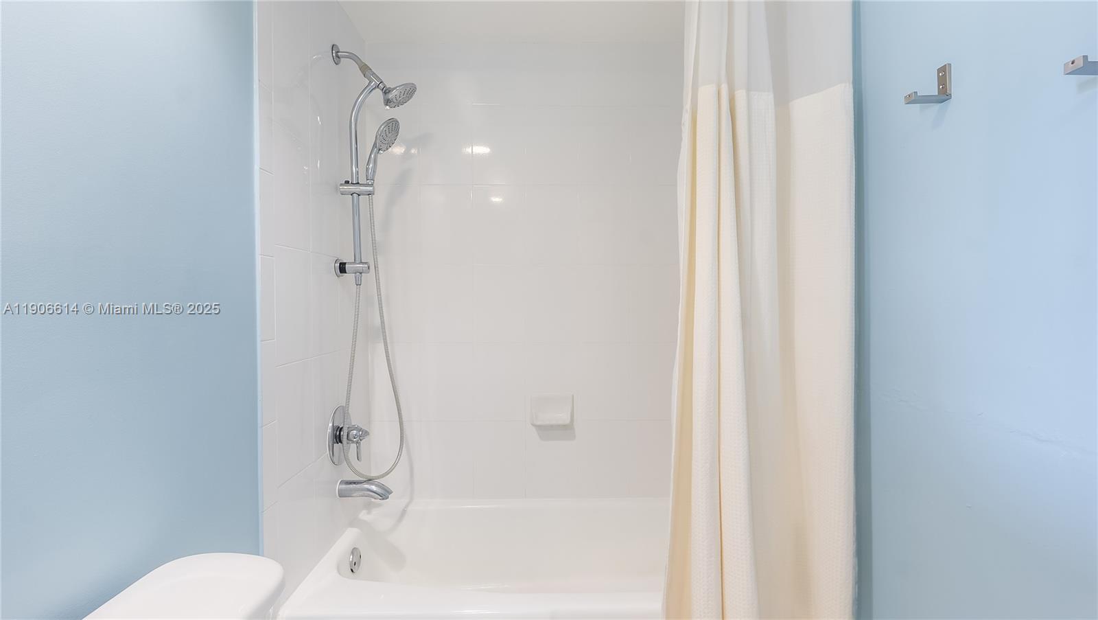 RESIDENCES ON HOLLYWOOD B - Residential