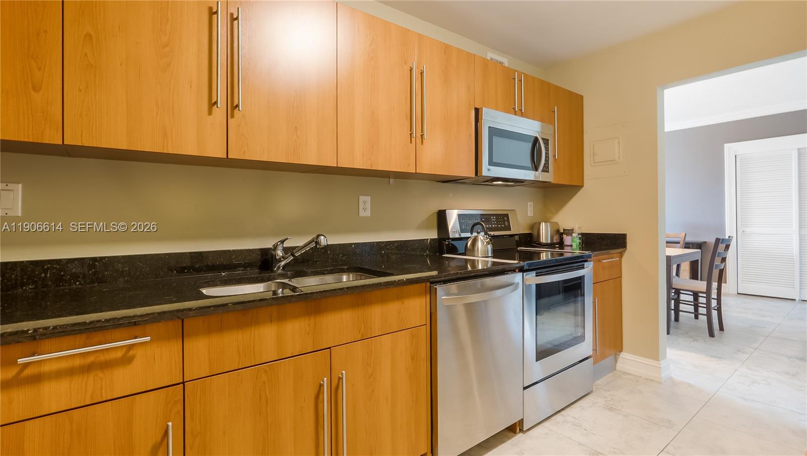 RESIDENCES ON HOLLYWOOD B - Residential