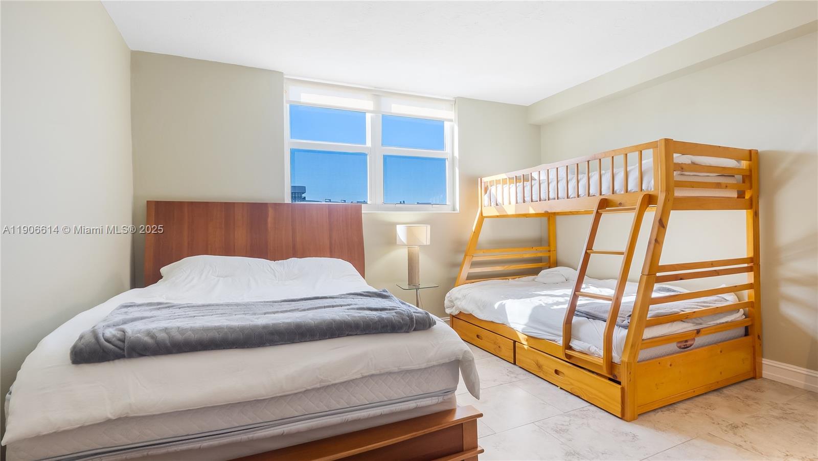 RESIDENCES ON HOLLYWOOD B - Residential