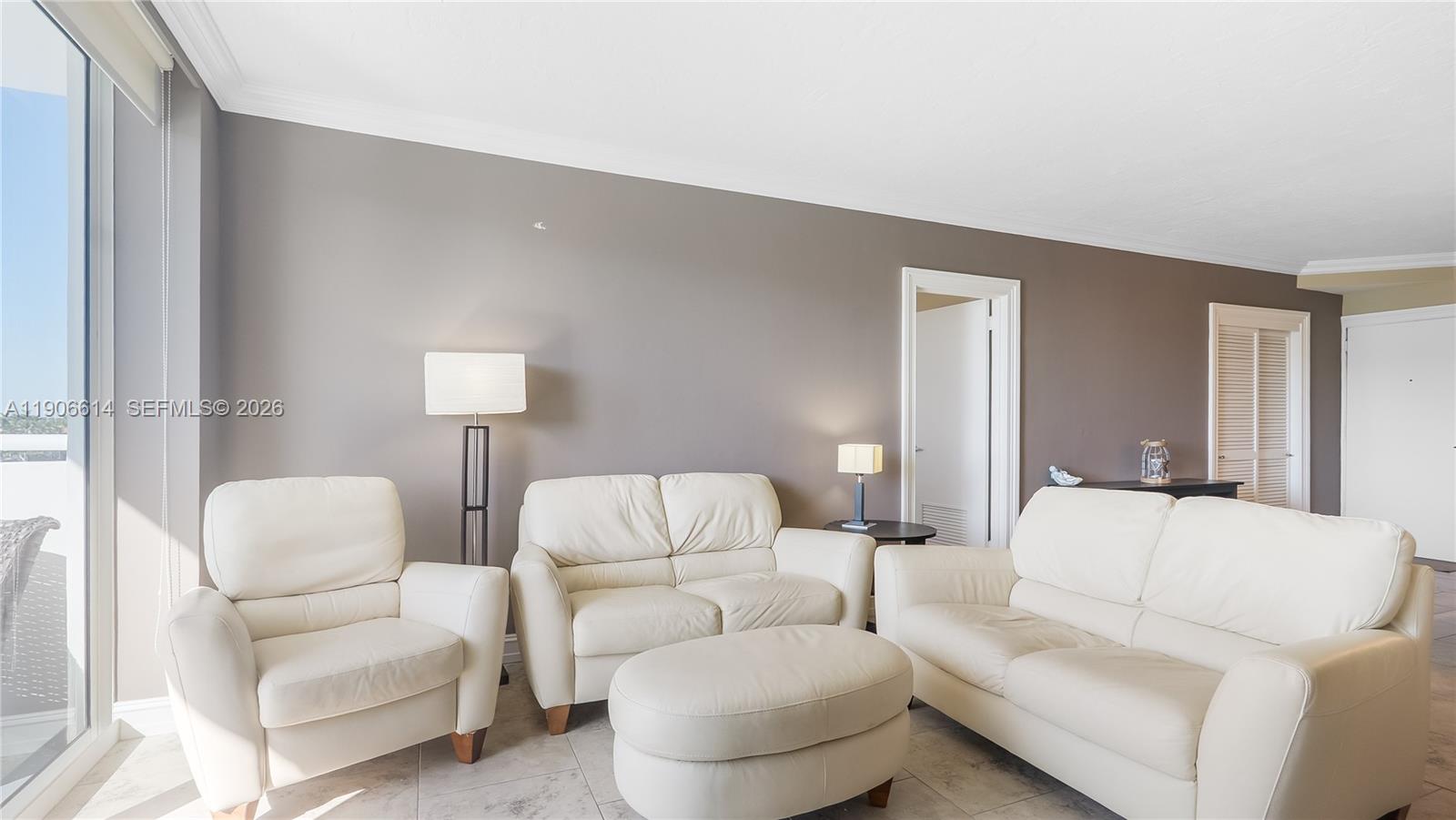 RESIDENCES ON HOLLYWOOD B - Residential