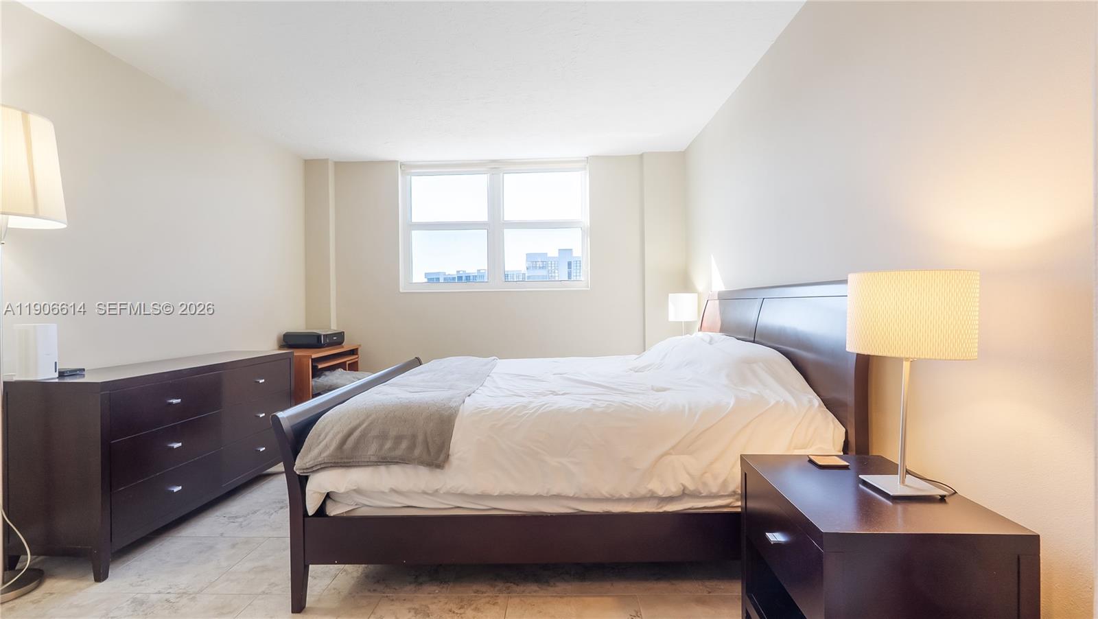 RESIDENCES ON HOLLYWOOD B - Residential