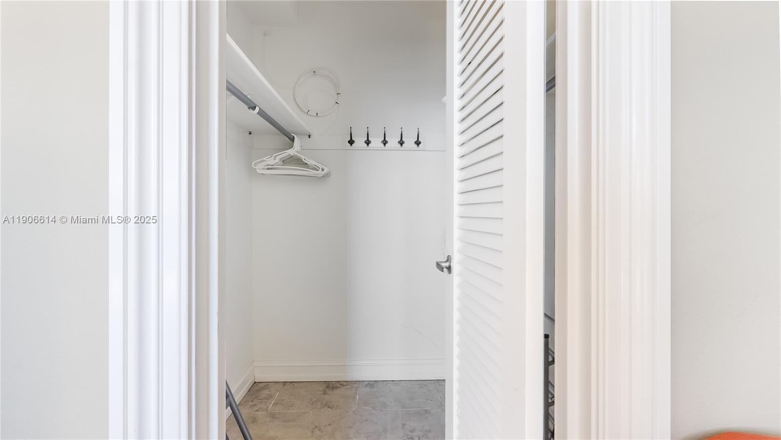 RESIDENCES ON HOLLYWOOD B - Residential