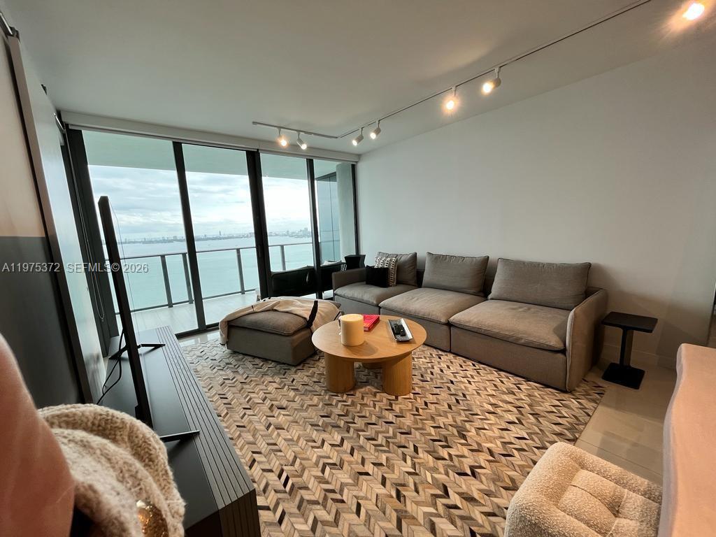 3131 NE 7th Ave 3003