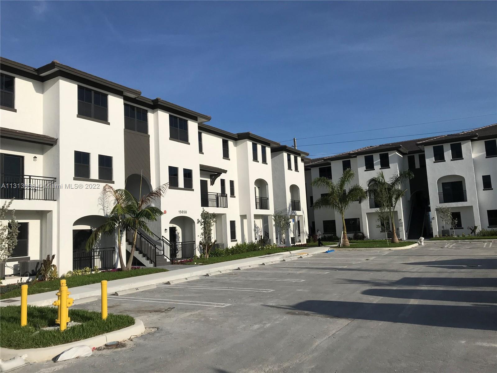 First floor unit for rent in a New Gated Community. Century Park South. 3 bedroom 2 bathrooms with
Showers Doors in both bath, Waterproof floors throughout, New SS appliances . Modern Wood Cabinet kitchen with
quartz countertop, Blinds, Washer and Dryer, 2 assign parking spaces. Club
house with pool will be ready! Washer and dryer inside. Close to everything and convenient access to major
highways