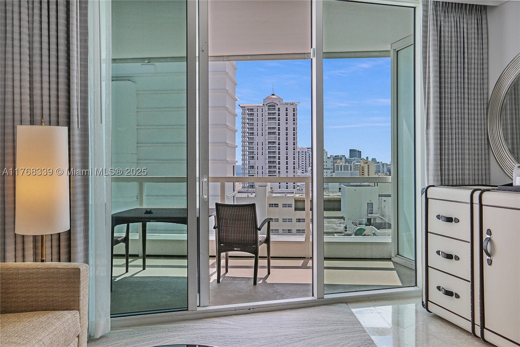 4391 Collins Ave 1415