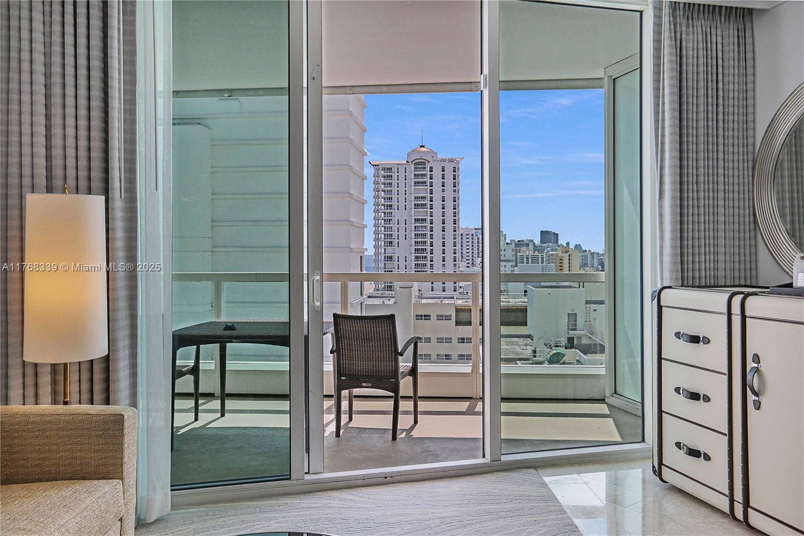 FONTAINEBLEAU III - Residential