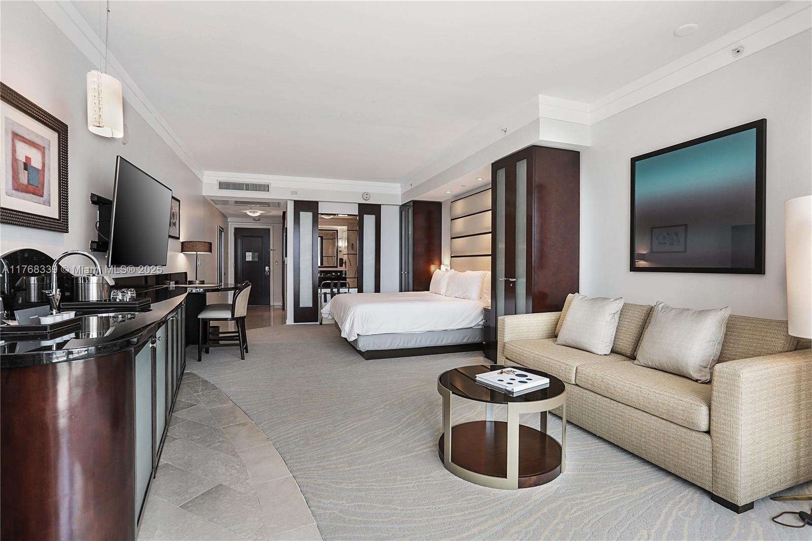 FONTAINEBLEAU III - Residential