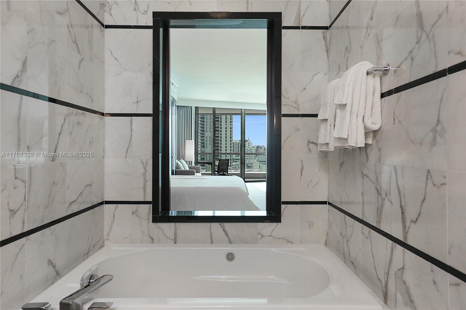 FONTAINEBLEAU III - Residential